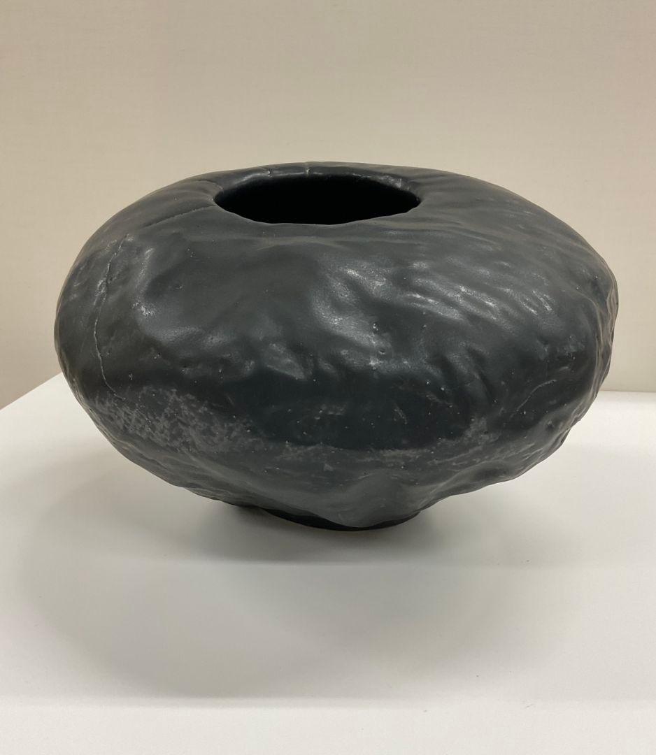 黒い壺　陶芸作品(観葉植物、盆栽、インテリアなど)