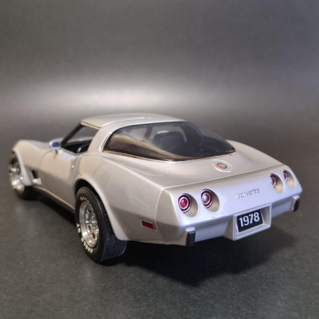 1/18ミニカー　UTモデル　シボレー コルベット スティングレイ C3