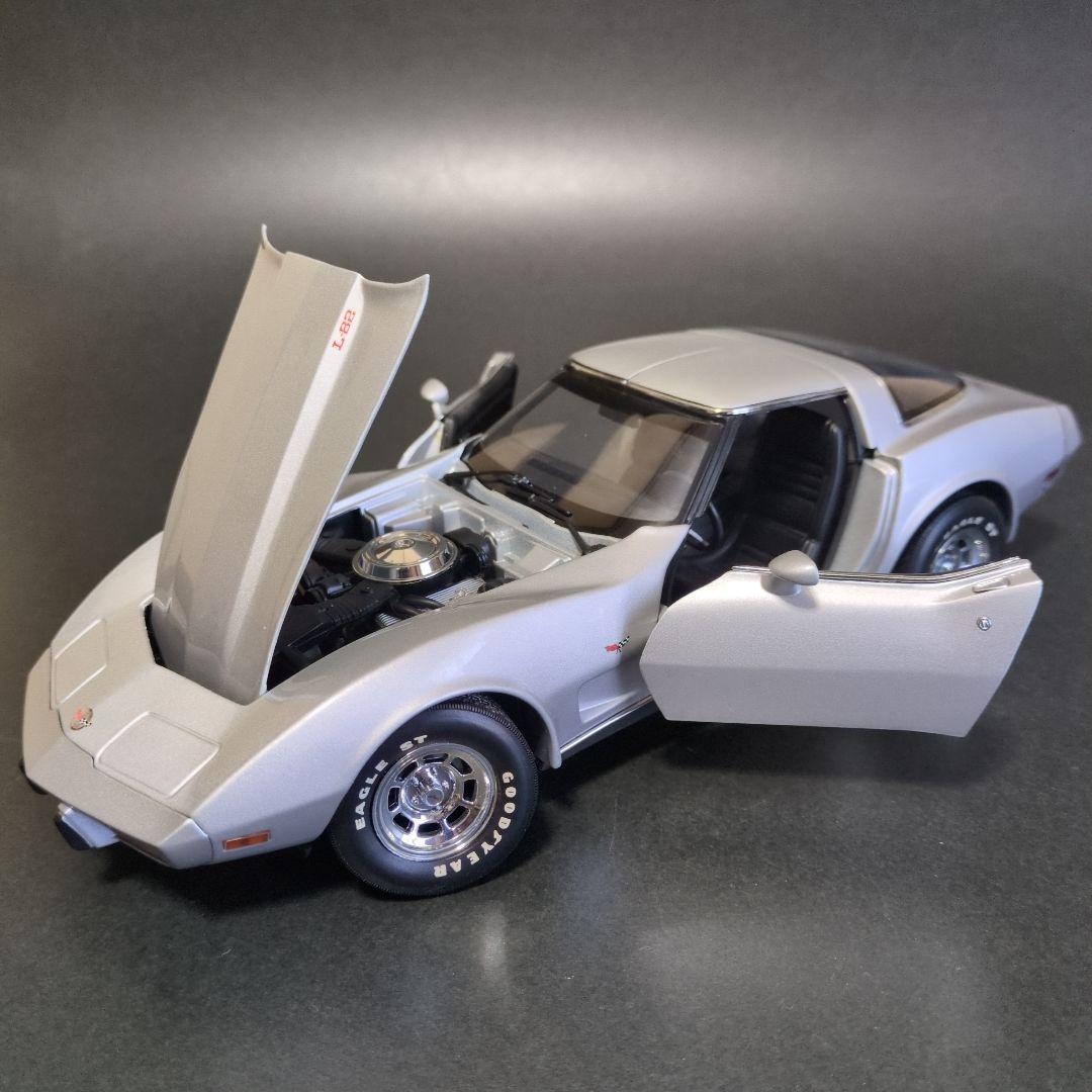 1/18ミニカー　UTモデル　シボレー コルベット スティングレイ C3