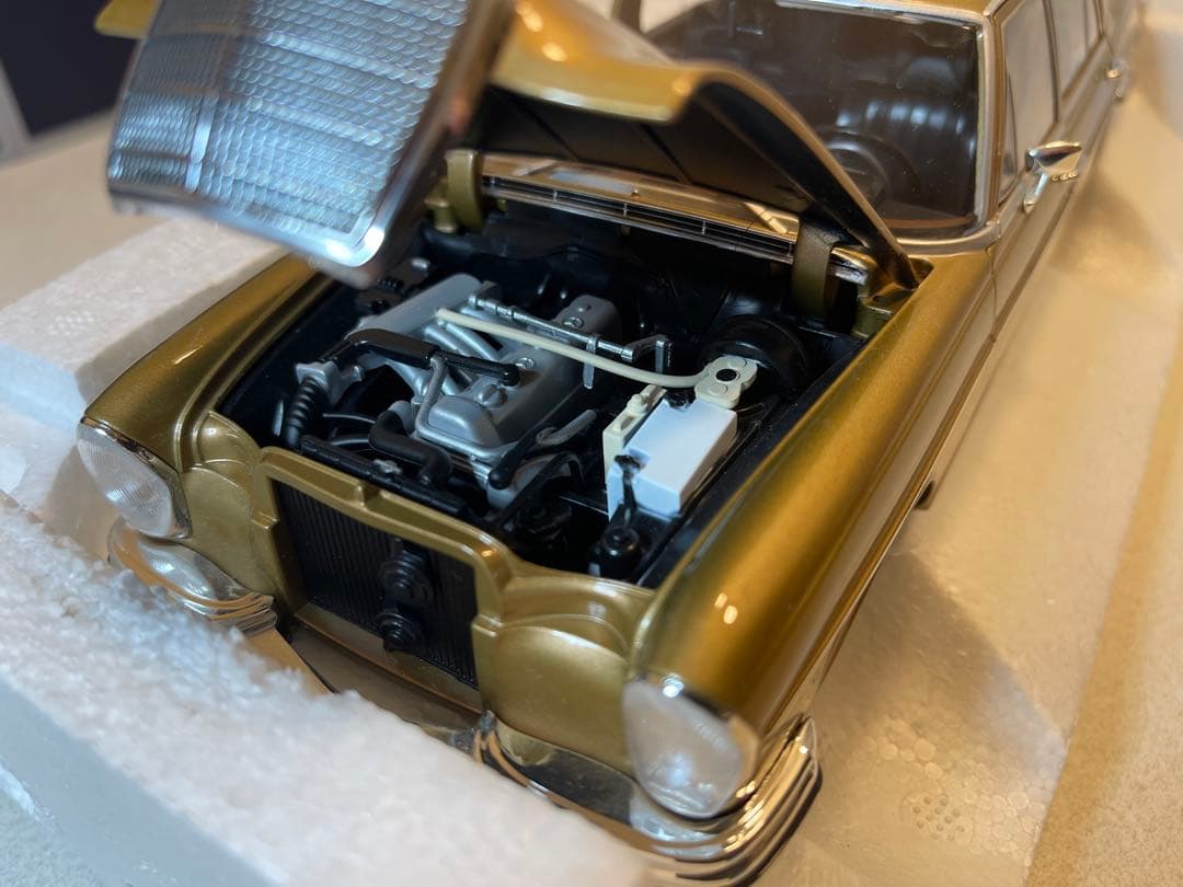 訳あり！ ノレブ社製 1/18 メルセデス-ベンツ 280SE 1969！