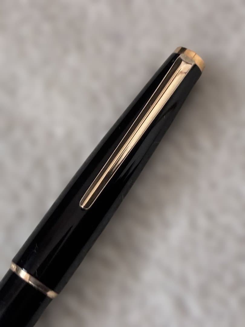 ◾️MONT BLANC モンブラン◾️万年筆◾️黒／金色◾️コンバーター付属◾️