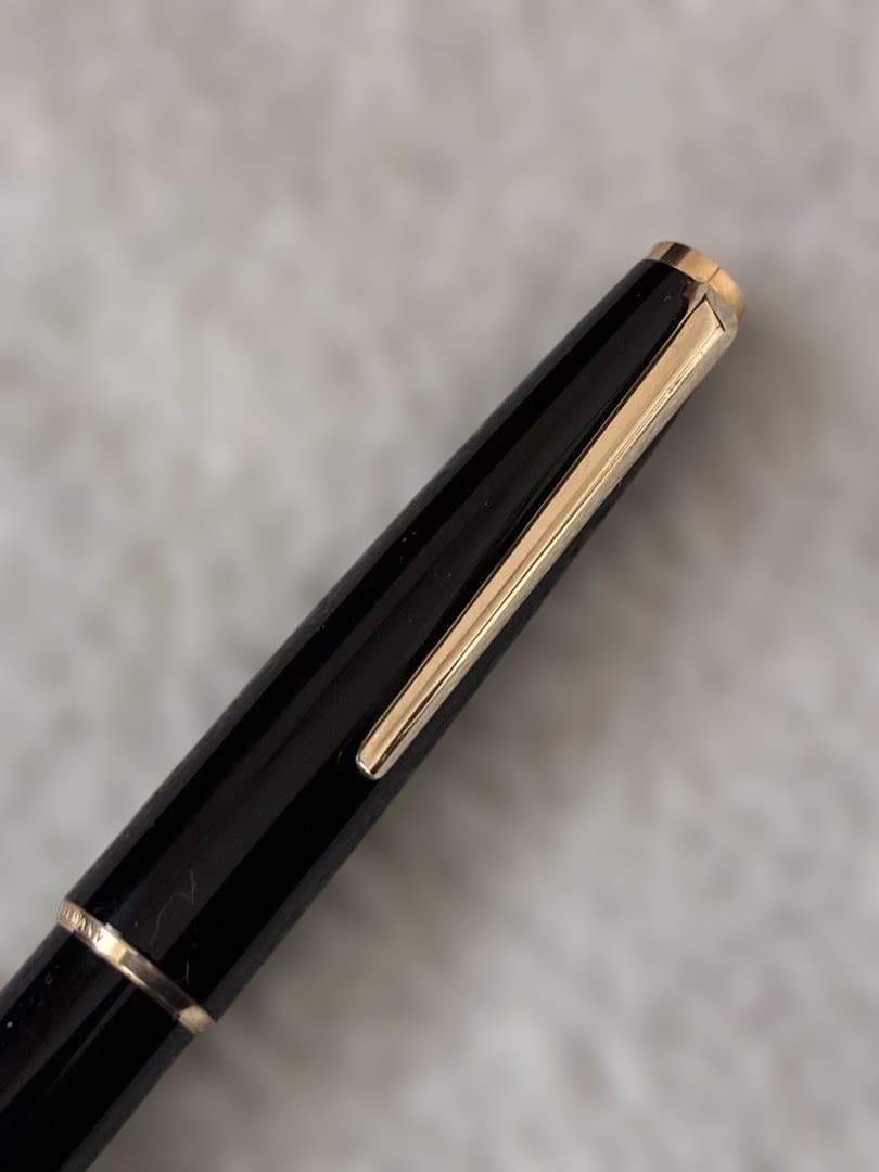 ◾️MONT BLANC モンブラン◾️万年筆◾️黒／金色◾️コンバーター付属◾️