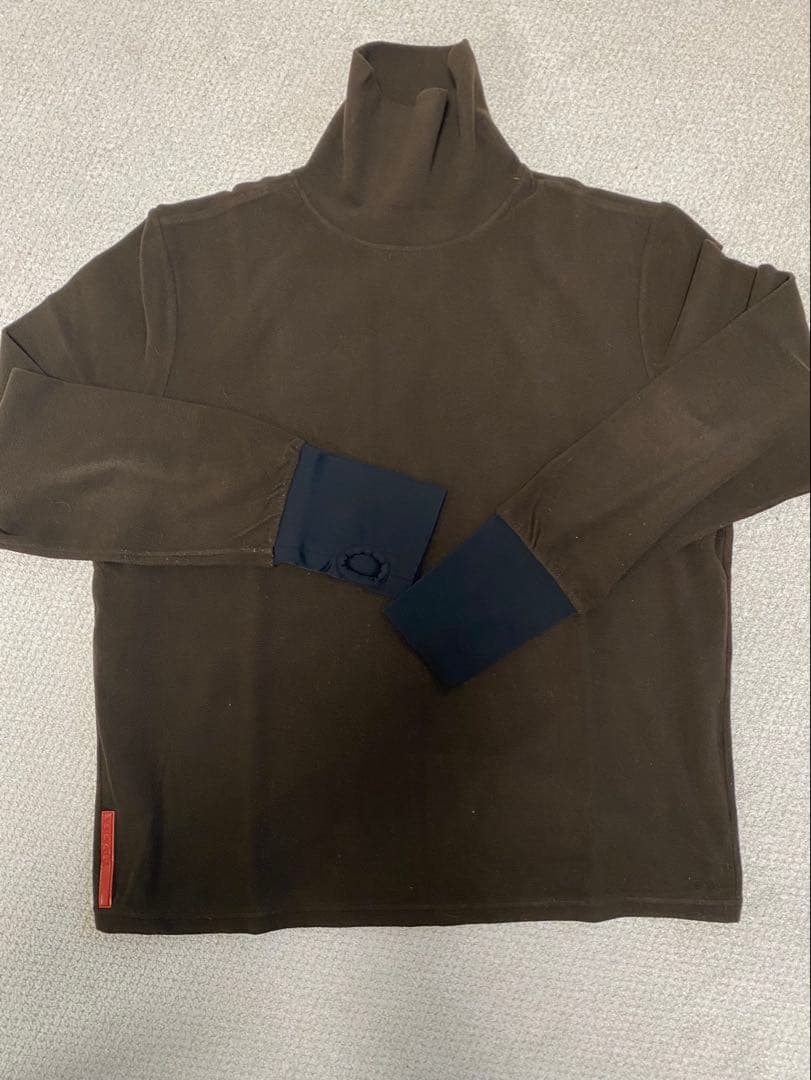 プラダスポーツハイネック