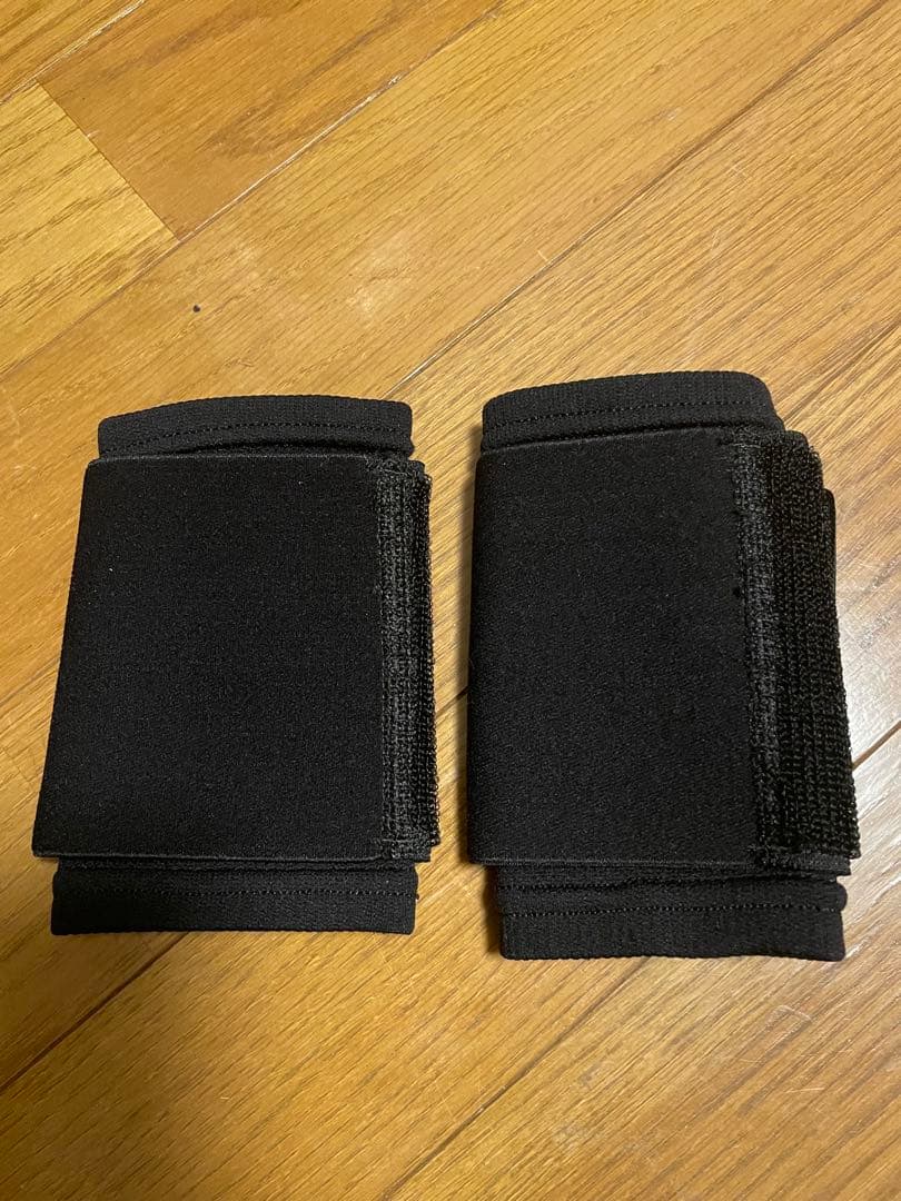 【冬場の素振り、打ち込みに】　ナイキ　圧着リストバンド　ラスト一品