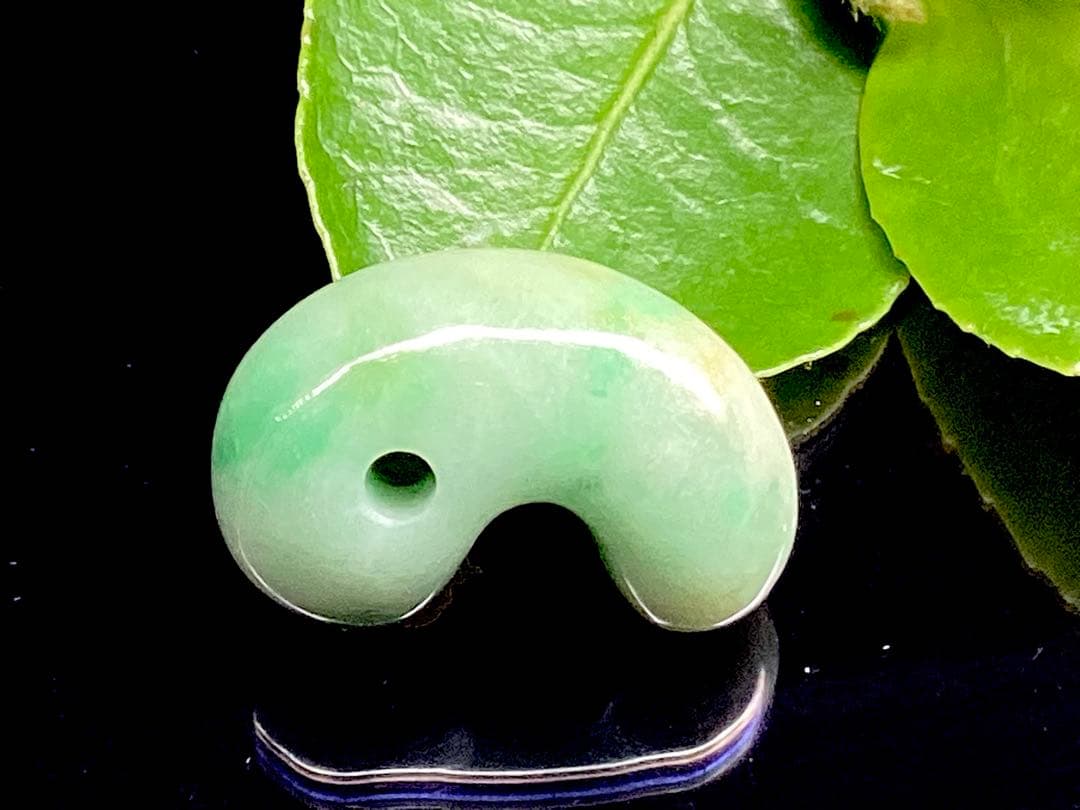 今回の原石大当たり極上*氷*糸魚川翡翠勾玉アイスジェイド幸運御守りソーティング付