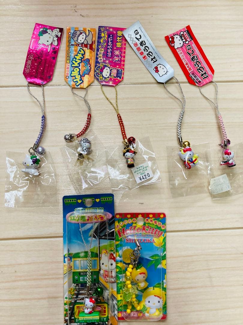楽1番04✨キティ　ご当地　根付け　キーホルダー　チャーミー　56個