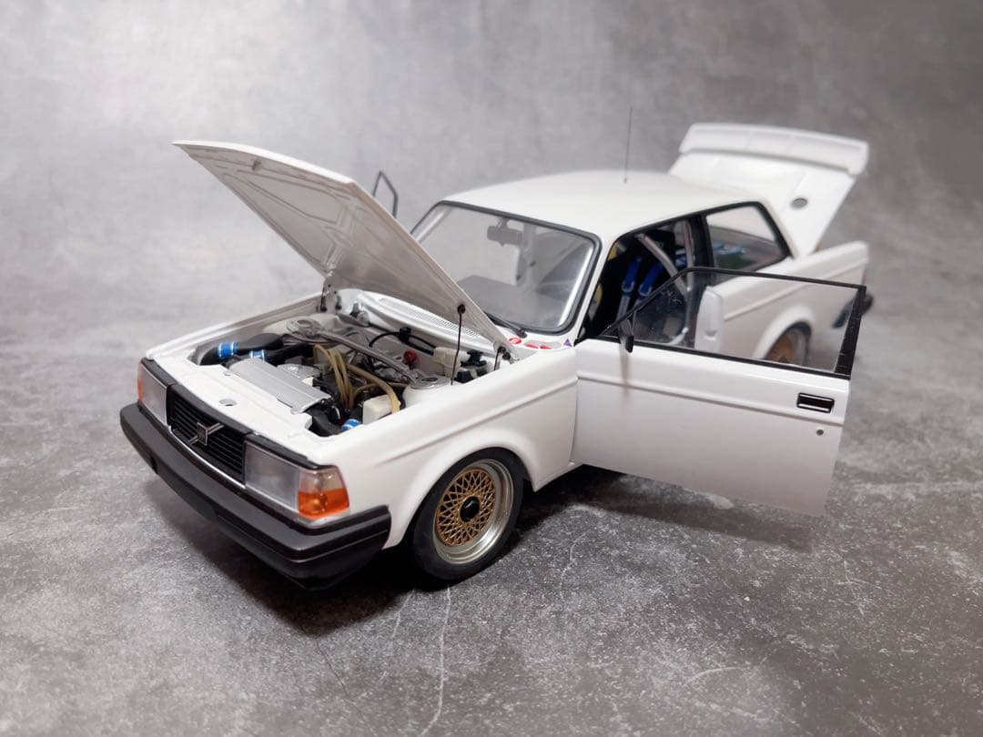 AUTOart Volvo (ボルボ) 240 Turbo 1/18 ミニカー