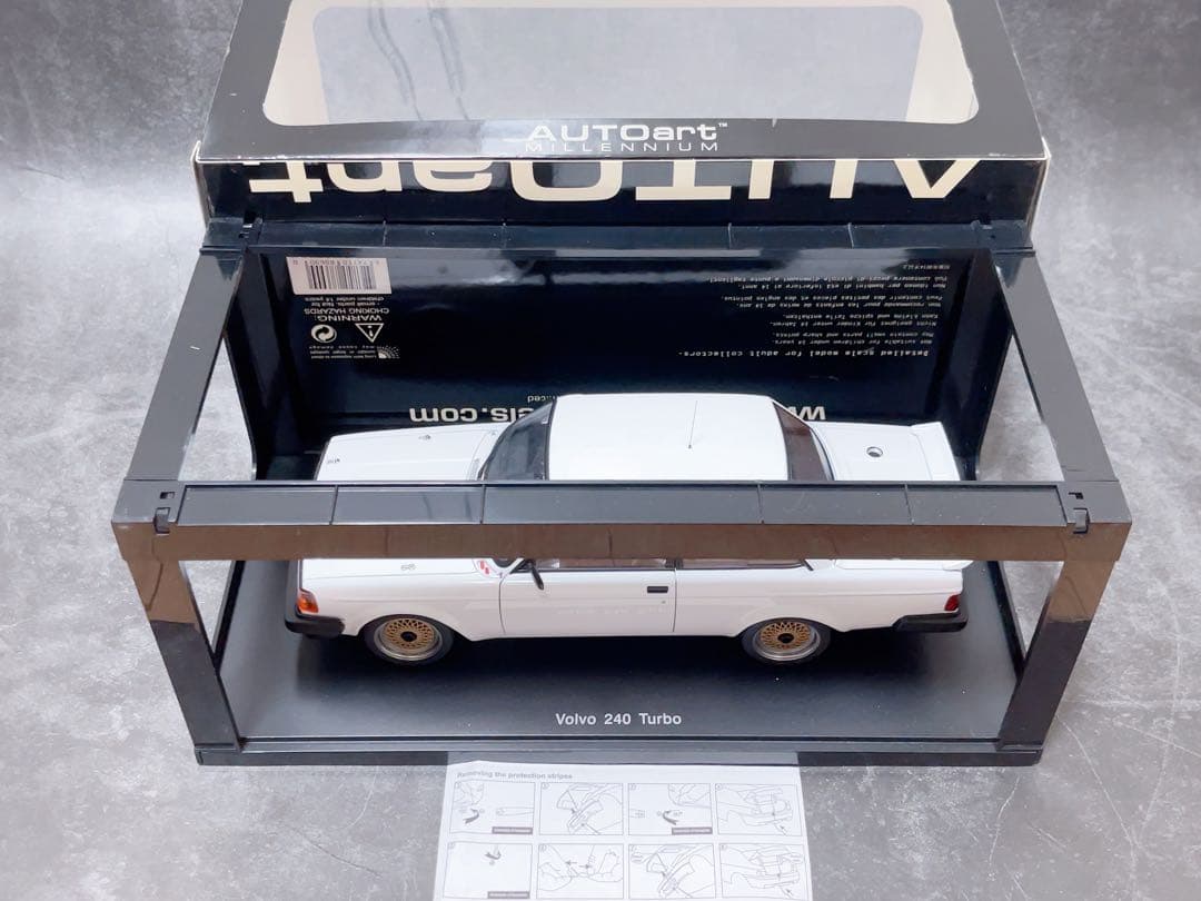 AUTOart Volvo (ボルボ) 240 Turbo 1/18 ミニカー