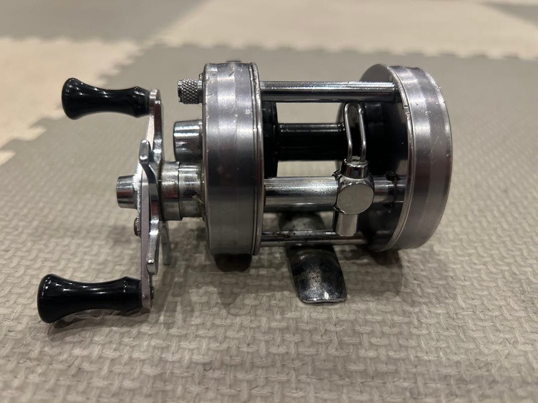 ABU Ambassadeur 2500 C ベイトリール アブガルシア　75年