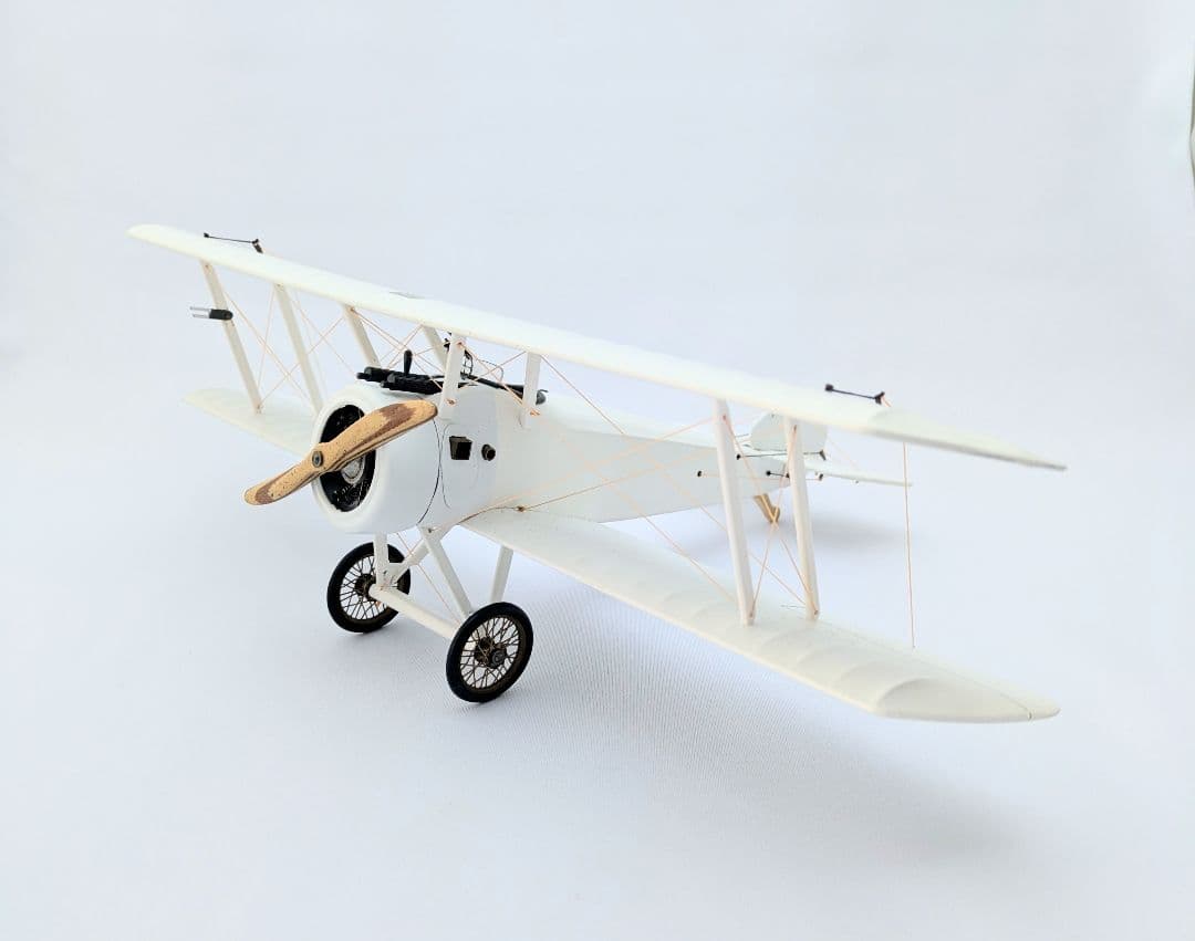 authentic models　オーセンティックモデルズ　白い複葉機