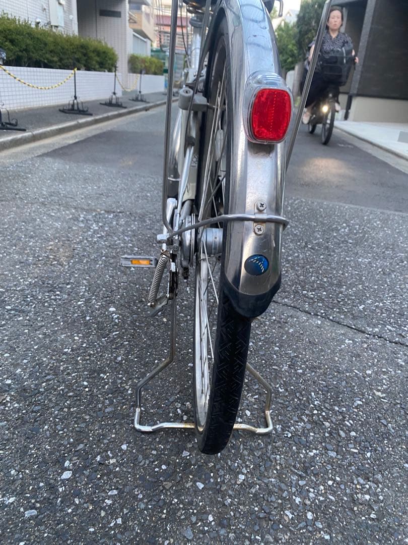 シルバー 電動アシスト自転車 シティタイプ