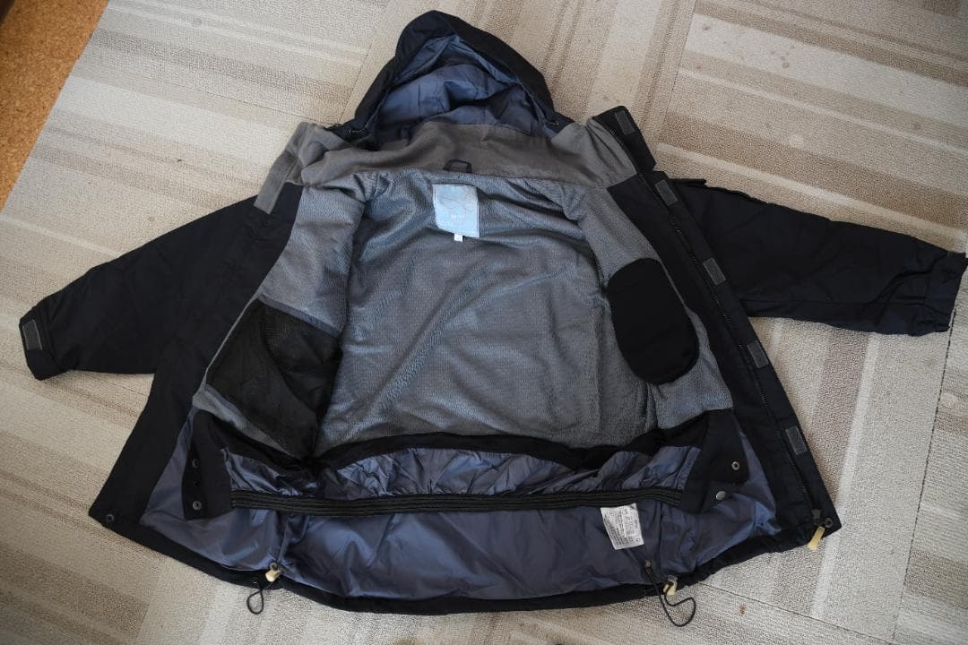 レディース　スノボーウエア上下、保護パット、手袋　（4点）