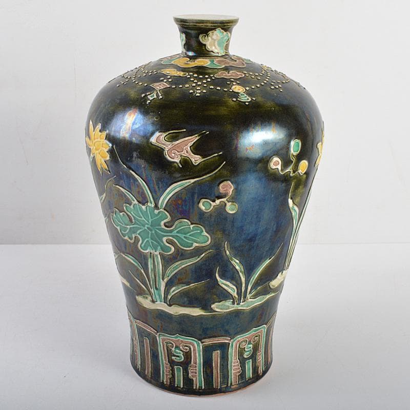 中国　黒交趾法花三彩蓮池鶴文　梅瓶　M　R5611B