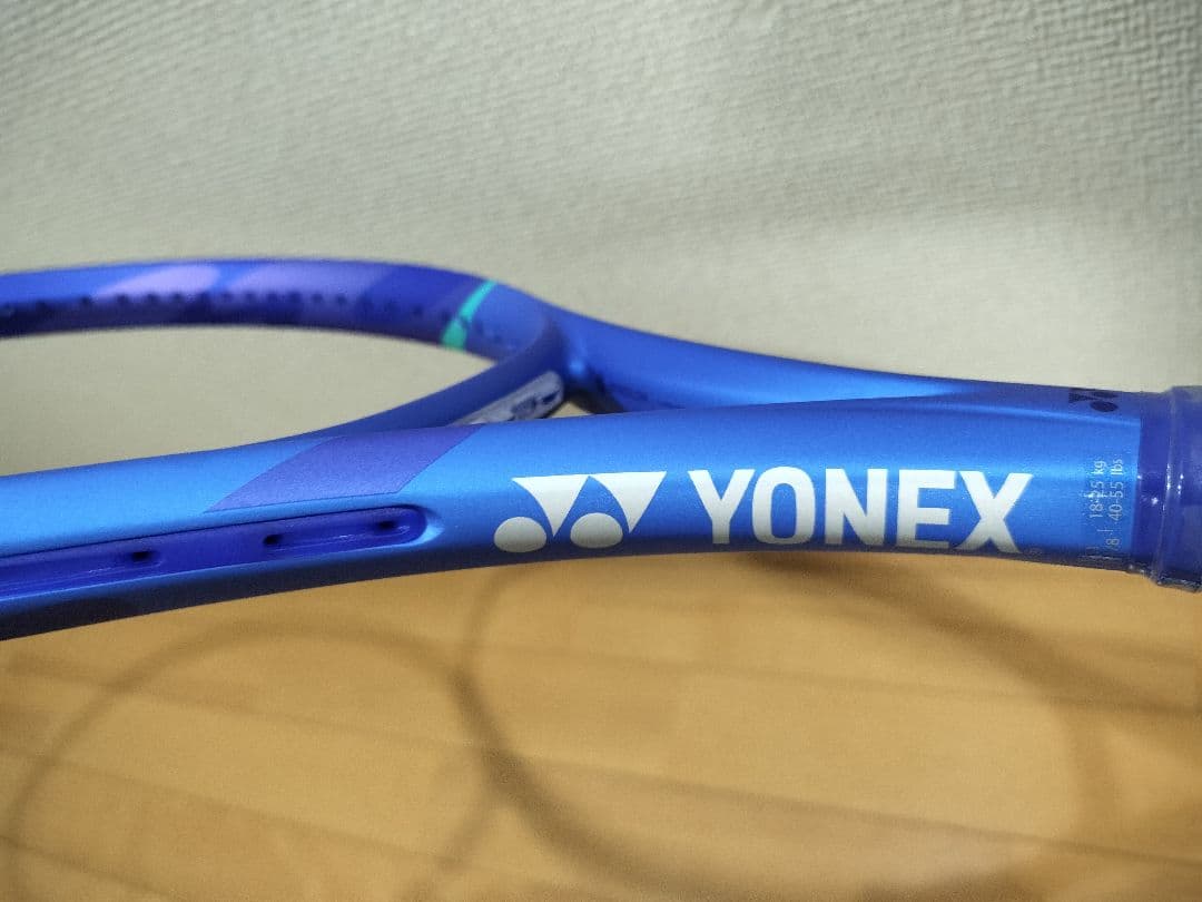 現行モデル　イーゾーン 115 YONEX　テニスラケット