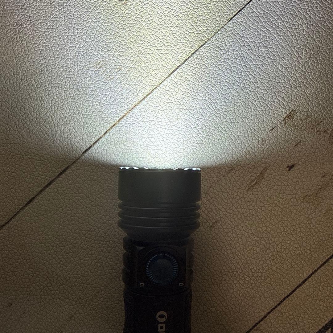 【限定値下】Olight オーライトSeeker 3 Pro 懐中電灯