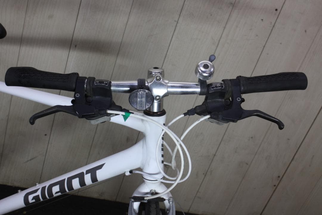 GIANT ESCAPE R3 700C アルミ 24速 470mm 白色クロス