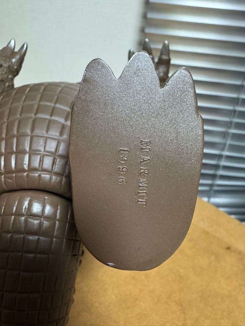 ゴジラ　バラゴンフィギュア 約20cm ブラウン