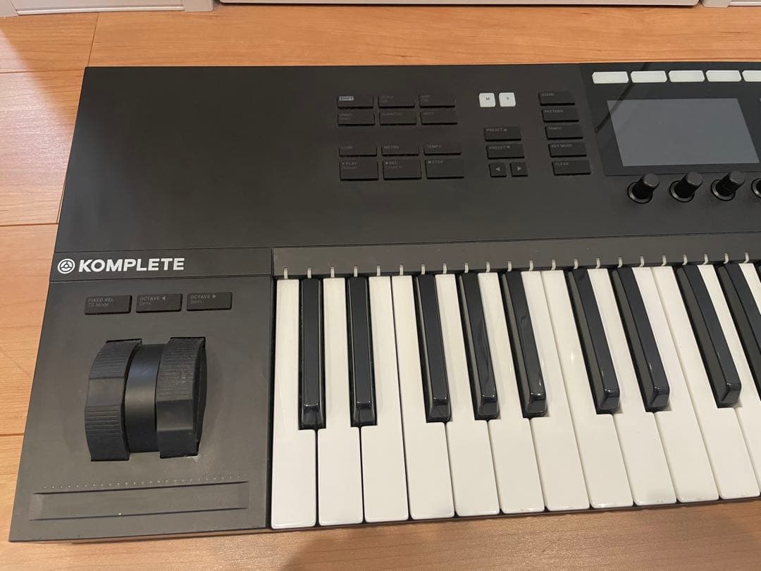 ②KOMPLETE KONTROL S49 MK2 ライセンス有