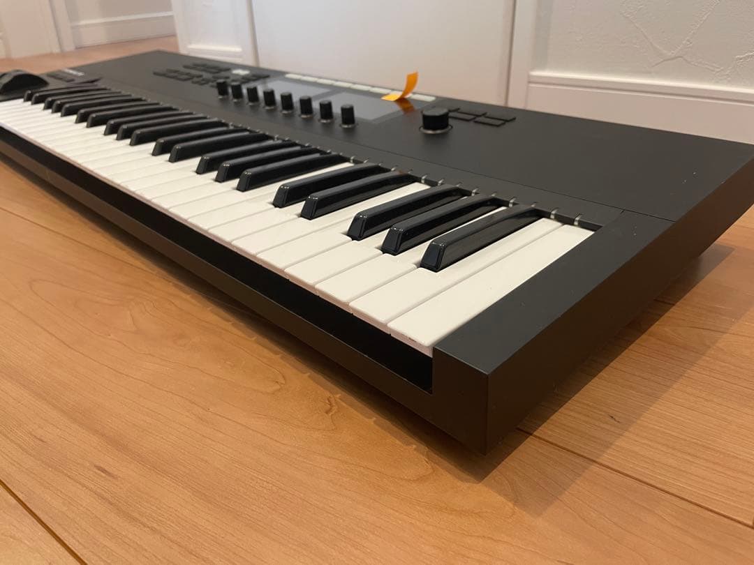 ②KOMPLETE KONTROL S49 MK2 ライセンス有