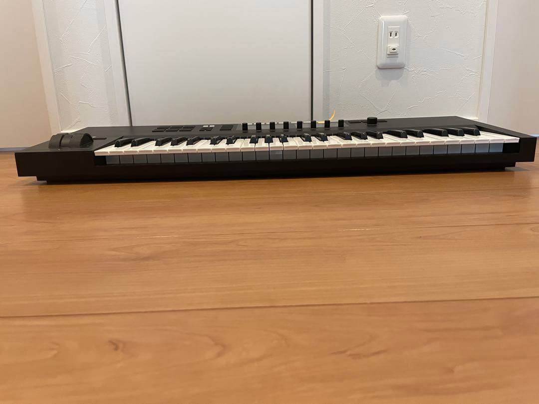 ②KOMPLETE KONTROL S49 MK2 ライセンス有