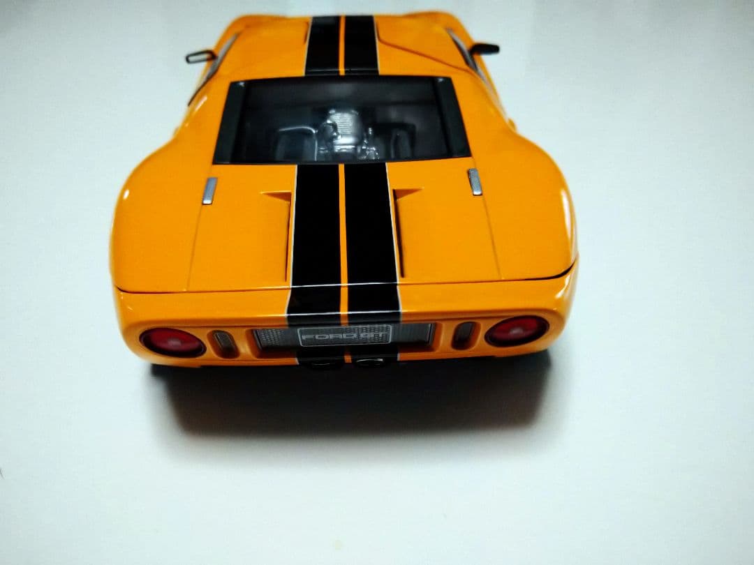 車　ダイキャストミニカー　1/18　フォードＧＴ　ＢＥＡＮＴＡＬＫ　Ｇ.Ｐ