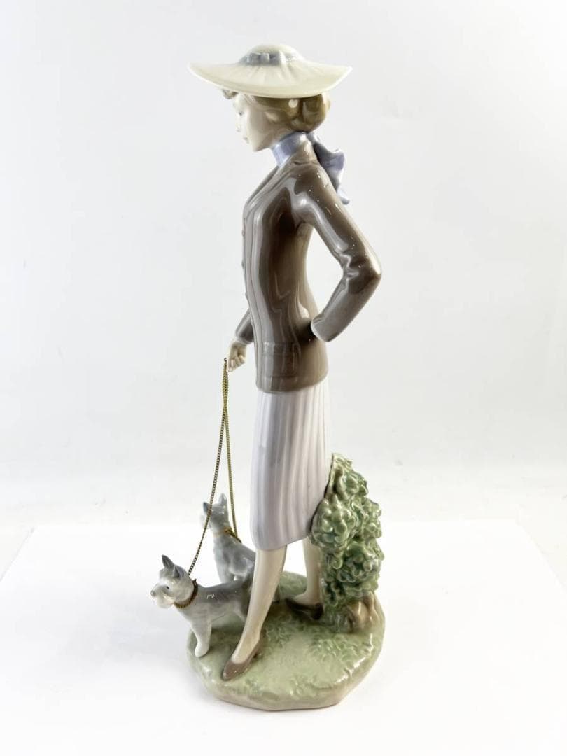 リヤドロ フィギュリン 6760『犬の散歩』 陶器の置物/ヨークシャーテリア