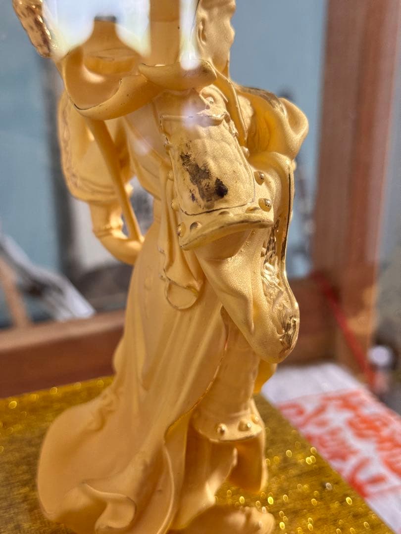 関羽像　中国工芸品　金箔　ケース入り