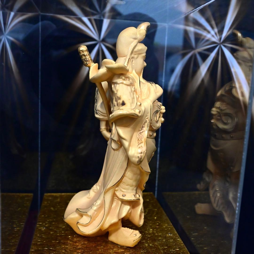関羽像　中国工芸品　金箔　ケース入り