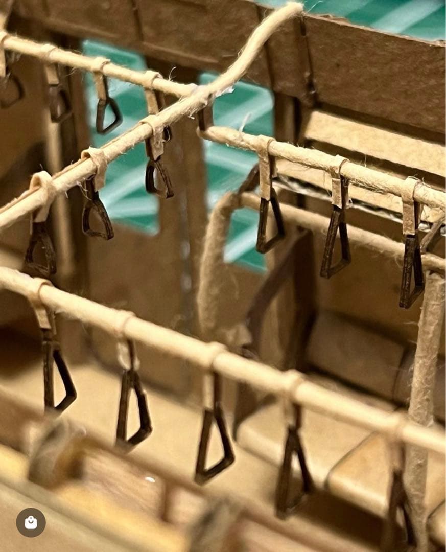 段ボール、紙　山手線E235系