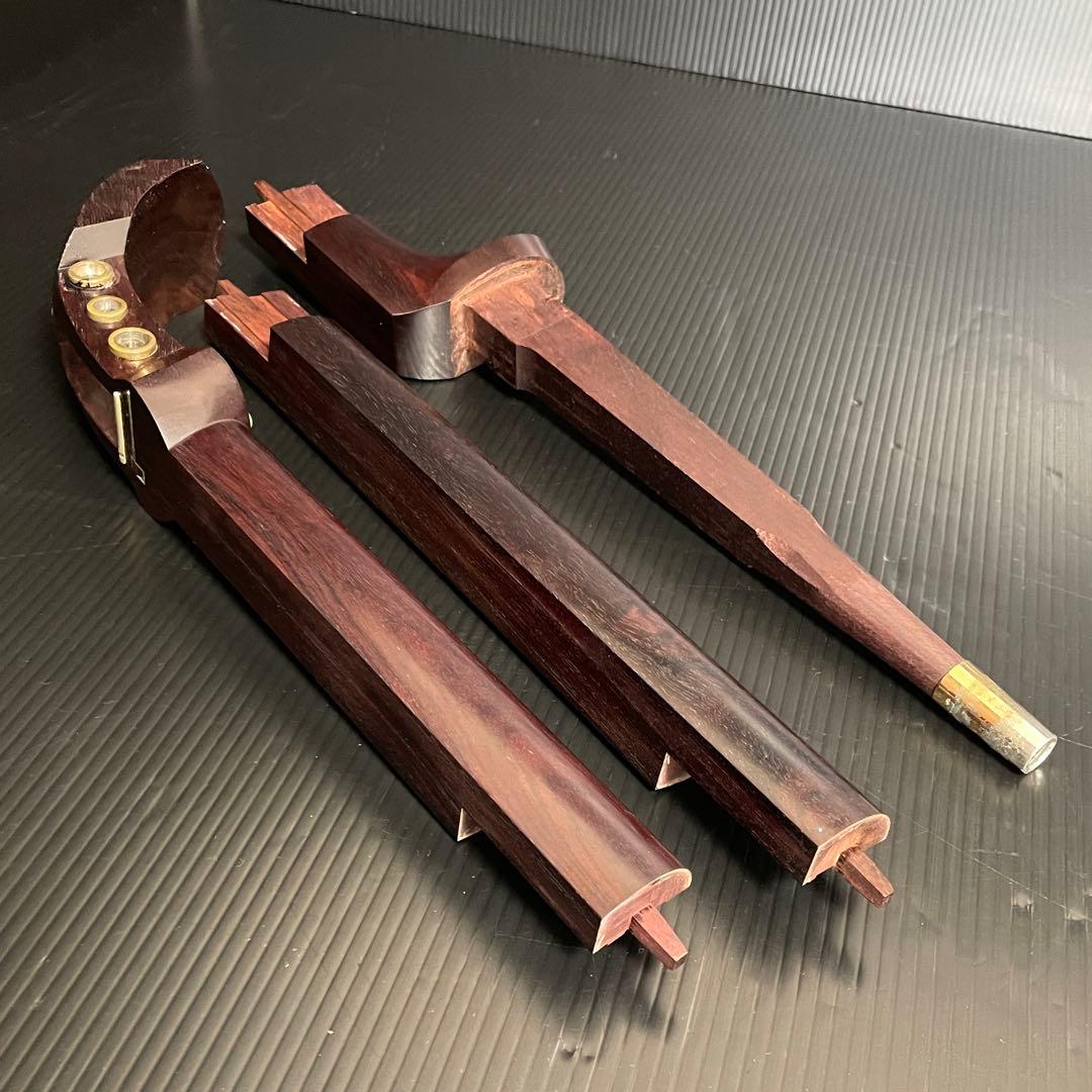 津軽三味線 紫檀 紅木製糸巻き 丸内胴 二本溝 軽量で扱いやすい 家紋入り