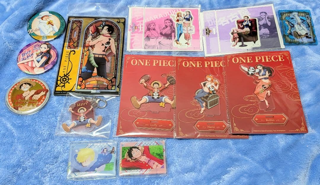 ワンピース　アクスタ　ルフィ　ナミ　ロビン　エース　麦わらストア　缶バッジ