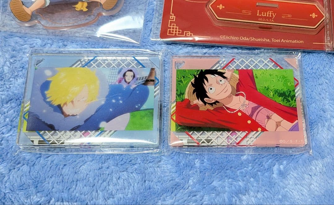 ワンピース　アクスタ　ルフィ　ナミ　ロビン　エース　麦わらストア　缶バッジ