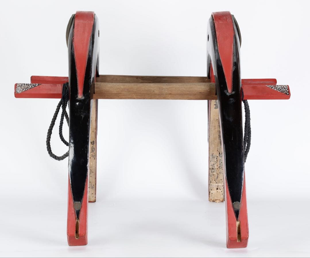 時代物 鞍 漆塗 螺鈿細工 家紋金具 木製 馬具 装飾鞍 古美術 骨董品 花嫁鞍