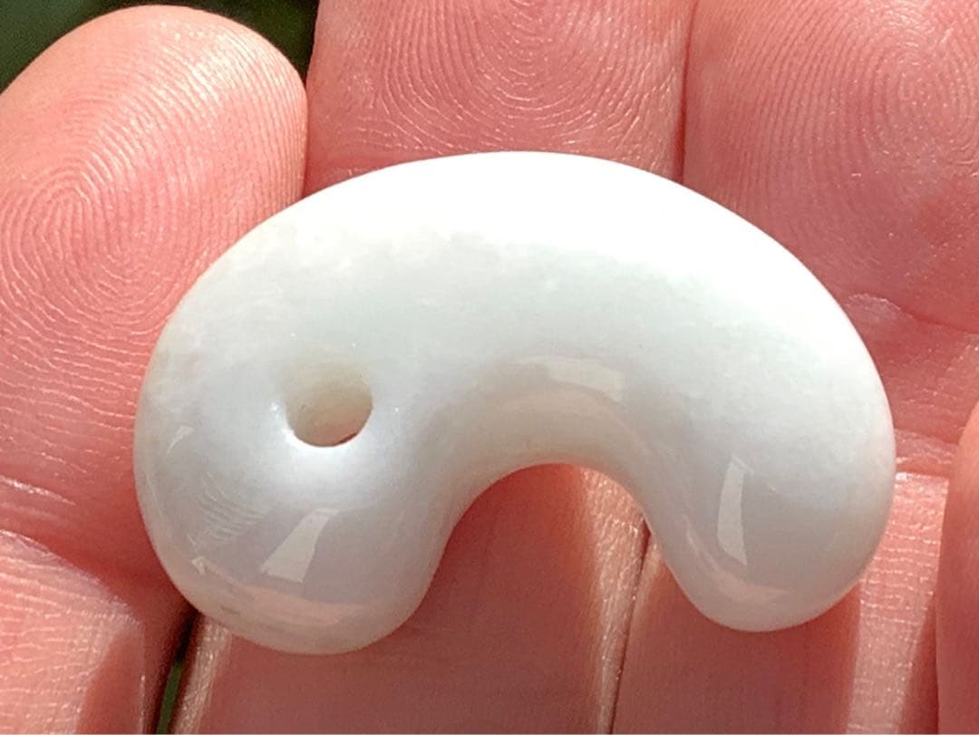 ✳霊神　神からの縁起物　糸魚川翡翠ジェダイト勾玉　本物をお身近に　機械鑑定鑑別付