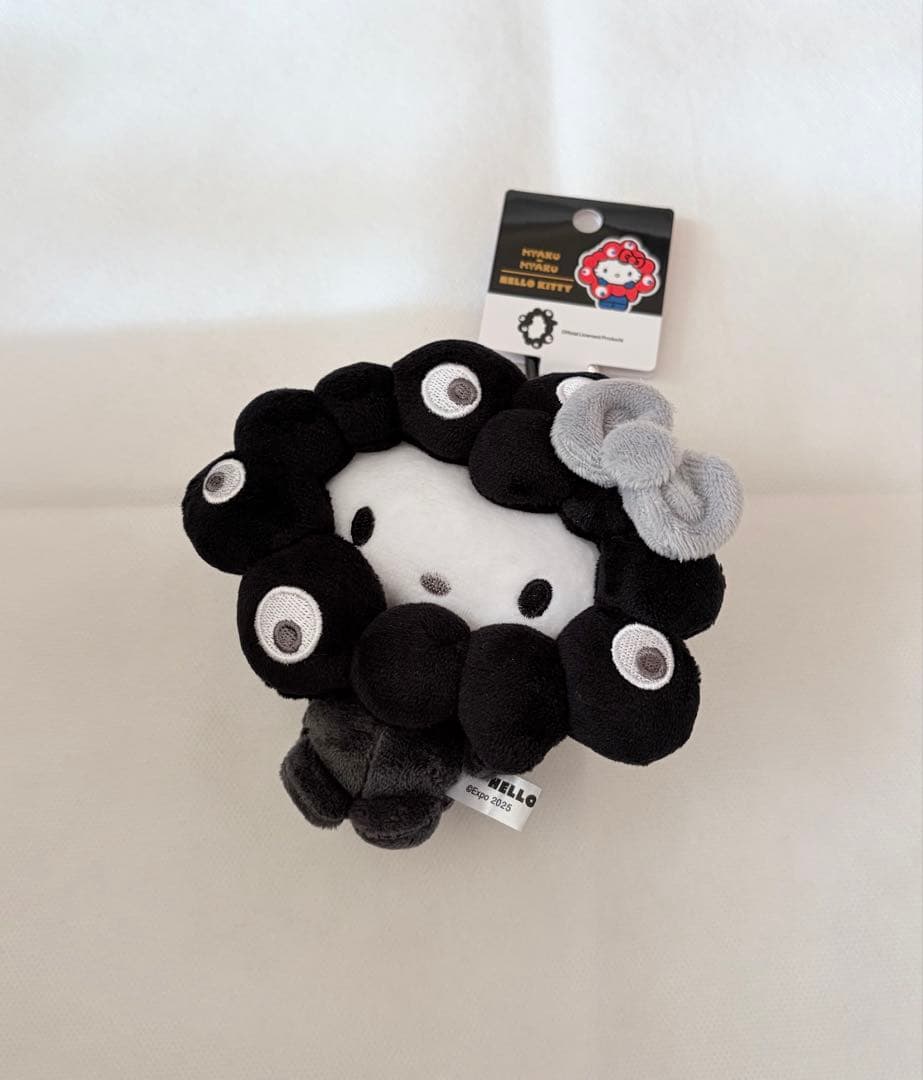 万博　サンリオ ミャクミャク ぬいぐるみ　黒　赤　キティ キーホルダー セット
