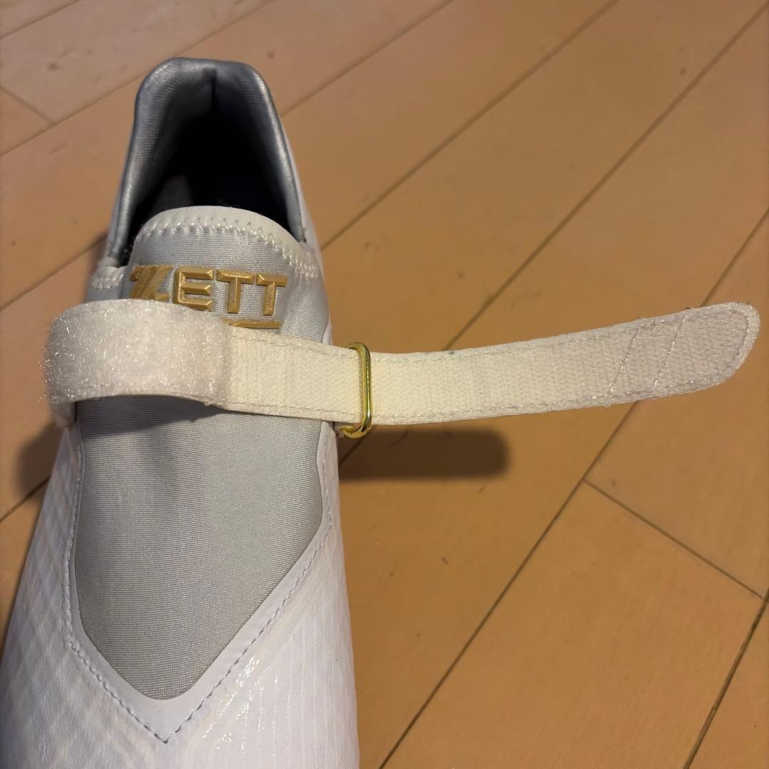 ZETTホワイト スパイクシューズ
