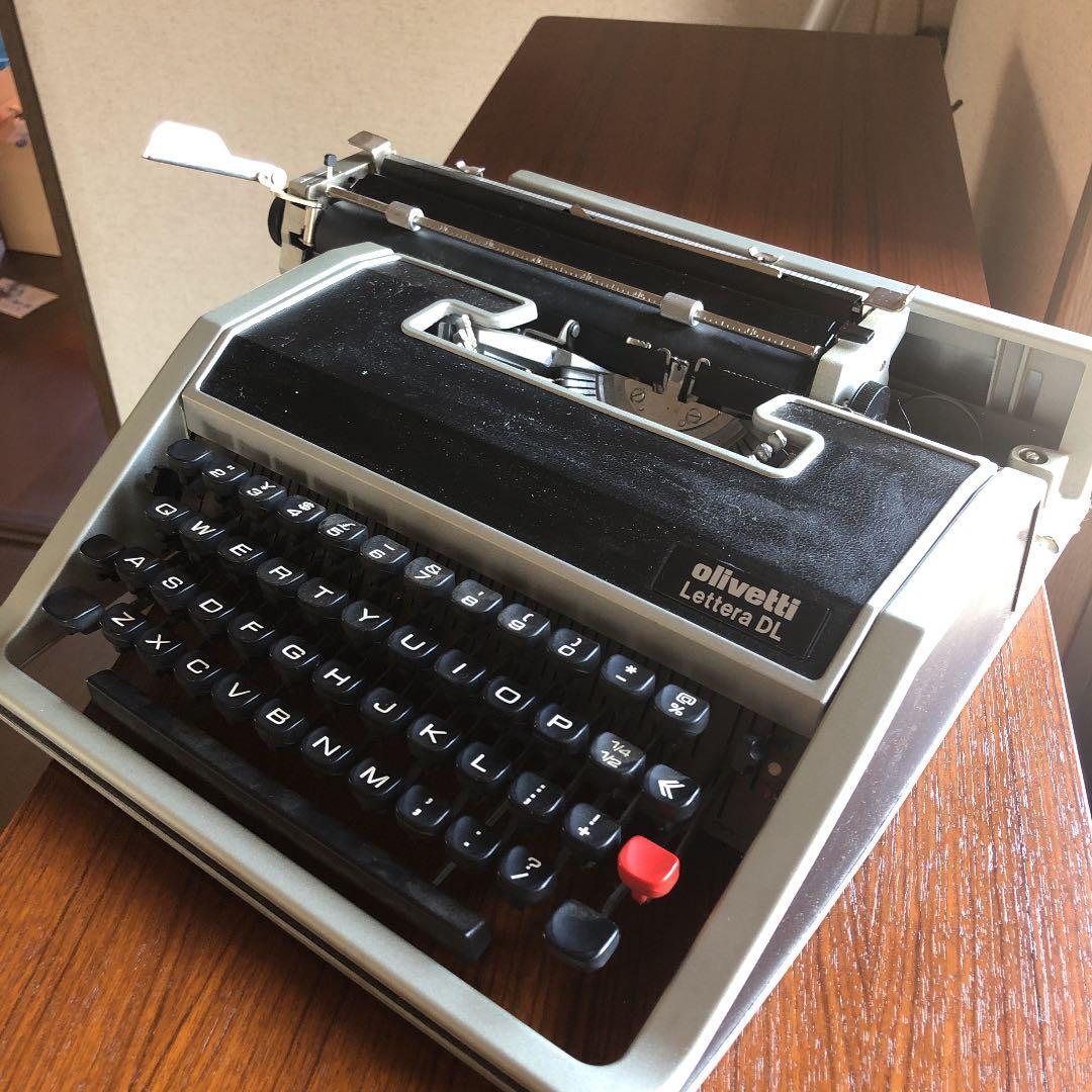 オリベッティ　レッテラブラック　タイプライター
