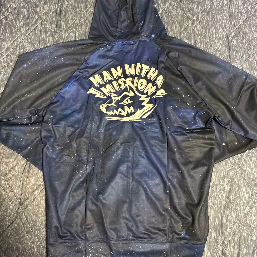 マンウィズアミッションUVカット宇宙柄パーカー