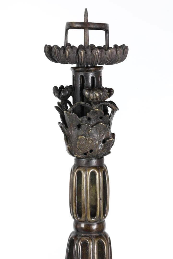 【大型燭台一対】透彫菊花文 細密彫刻 蝋燭立 仏教美術 仏壇 仏具 骨董 古美術