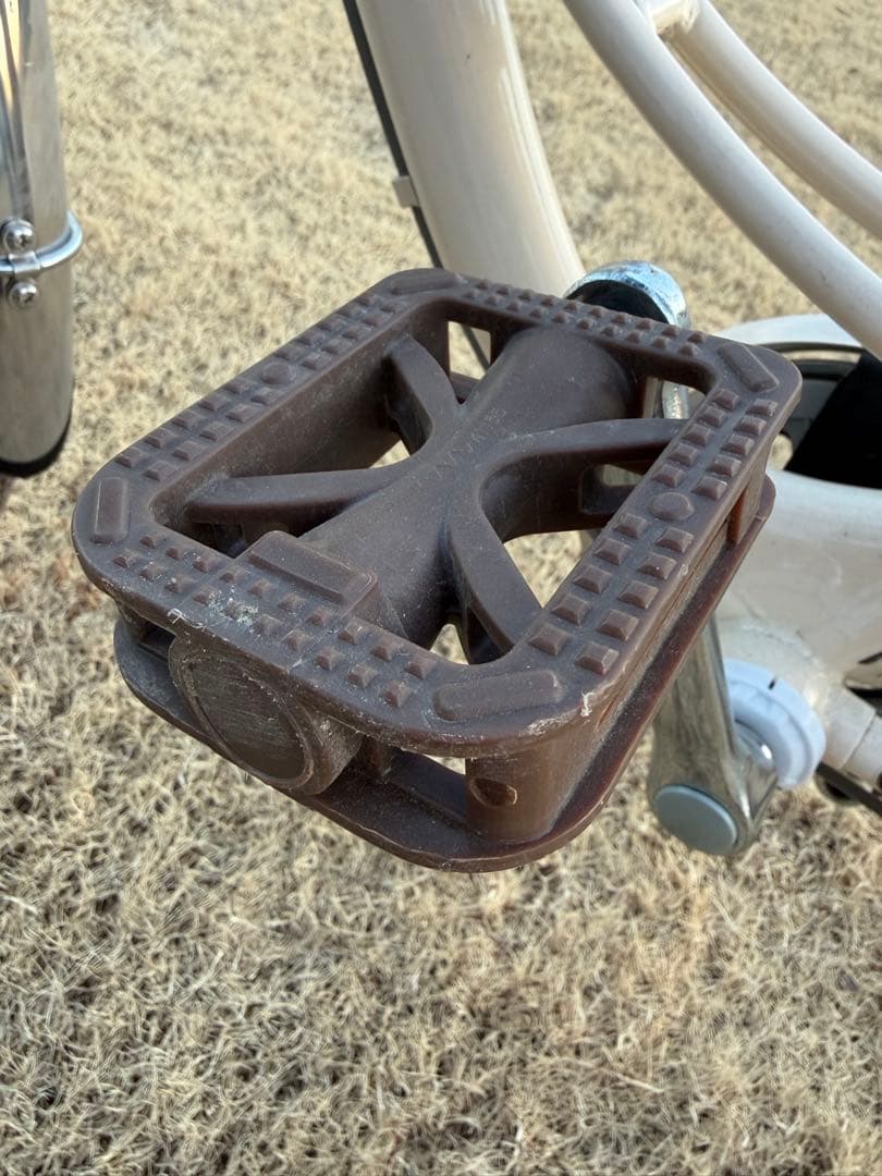 子供用自転車 ✳︎ホワイト、ベージュ、茶、 前バスケット付き　24インチ✳︎