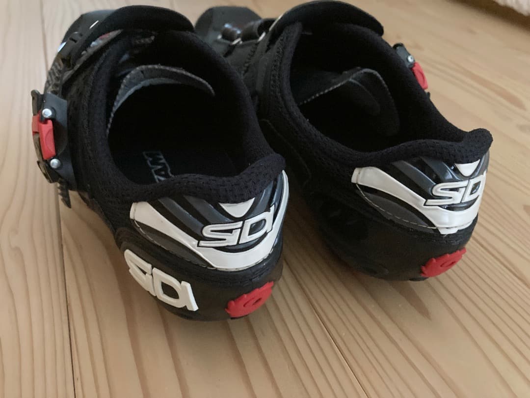 シマノのビンディングペダル と新品クリートセット、SIDIのビンディングシューズ