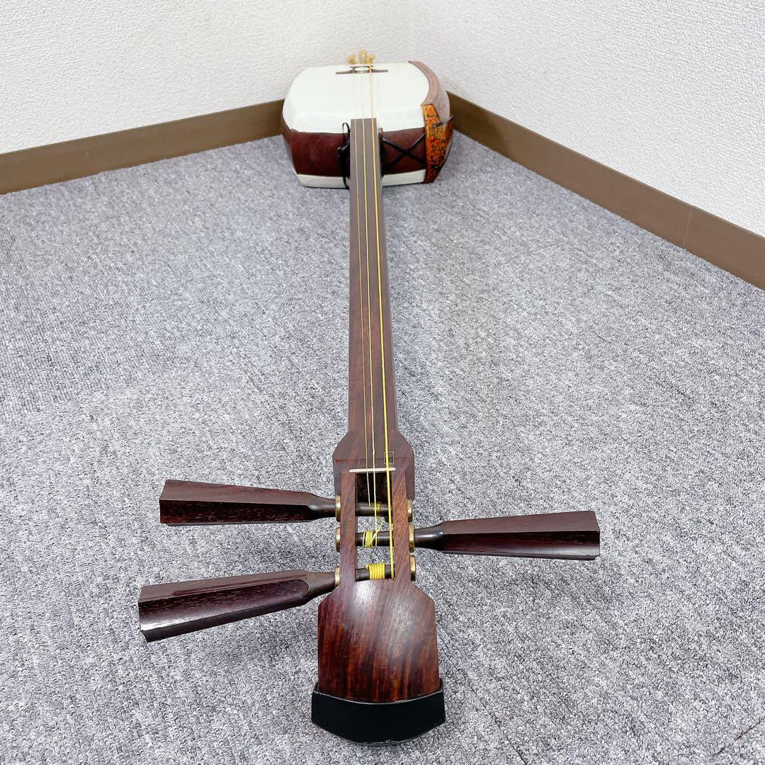 津軽三味線 太棹 段違い溝 紅木 東さわり 犬皮 丸打胴 和楽器