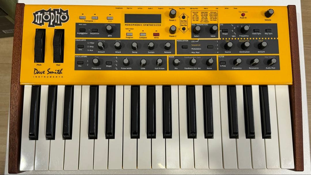 アナログシンセサイザー Dave Smith mopho ケース付き