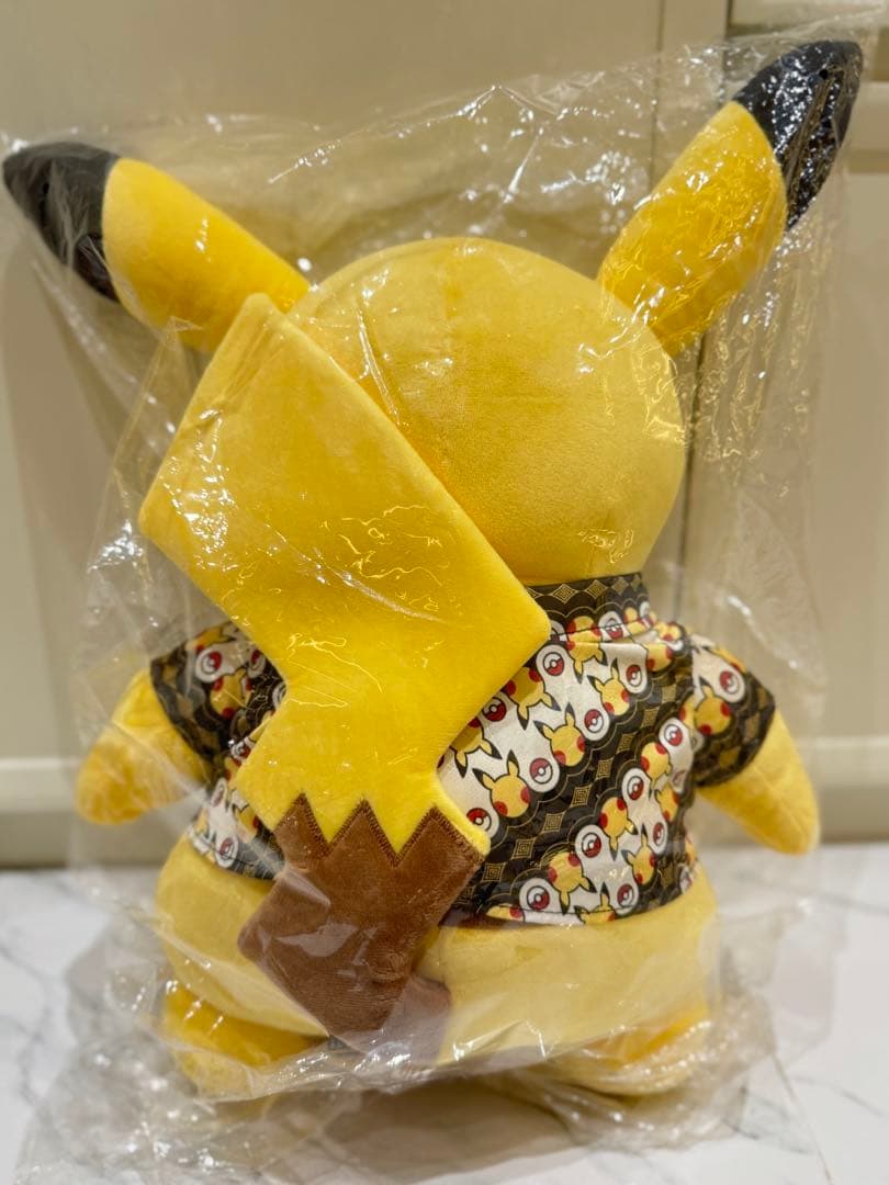 海外限定　バティックピカチュウ　ぬいぐるみ大　激レア　バリ島インドネシア