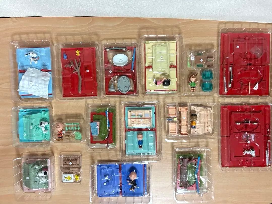 【デアゴスティーニ】スヌーピー&フレンズ 犬小屋型ボックスコレクション新品未組立