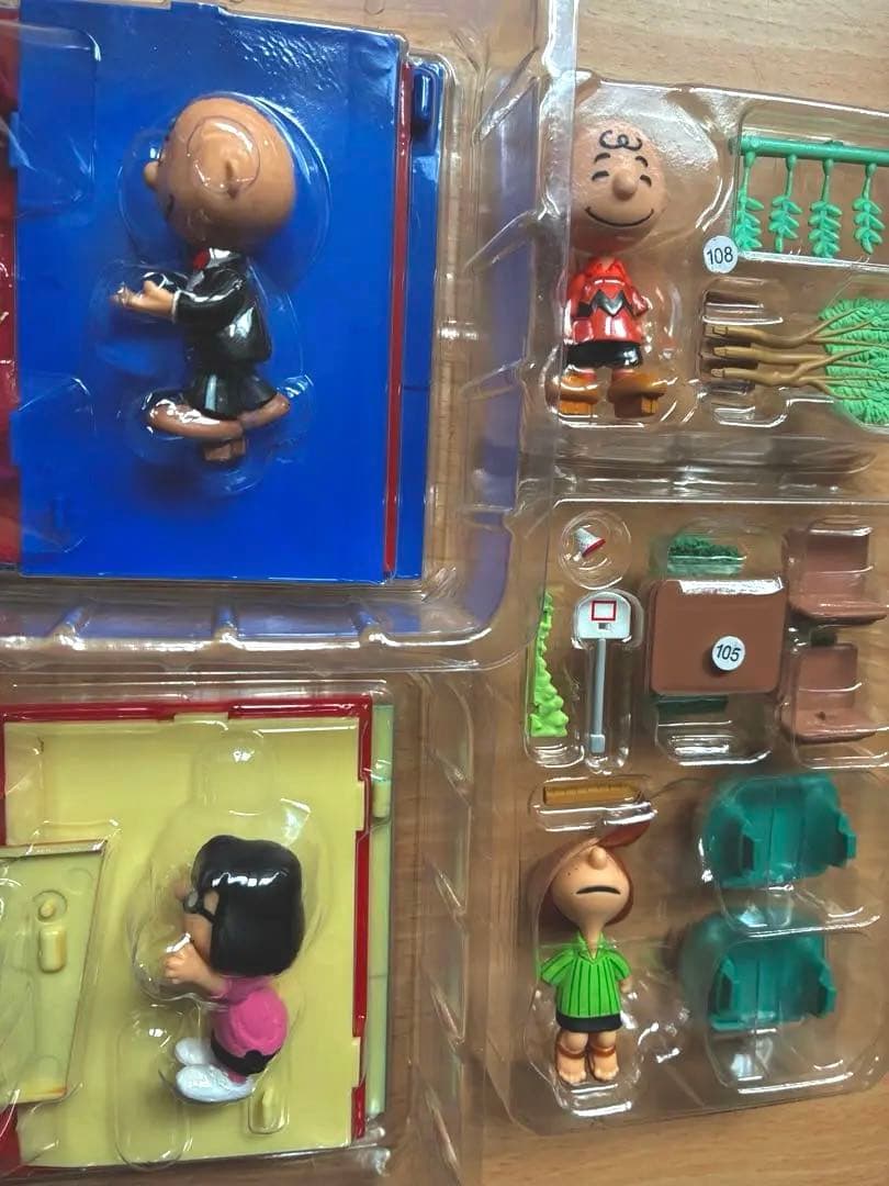 【デアゴスティーニ】スヌーピー&フレンズ 犬小屋型ボックスコレクション新品未組立