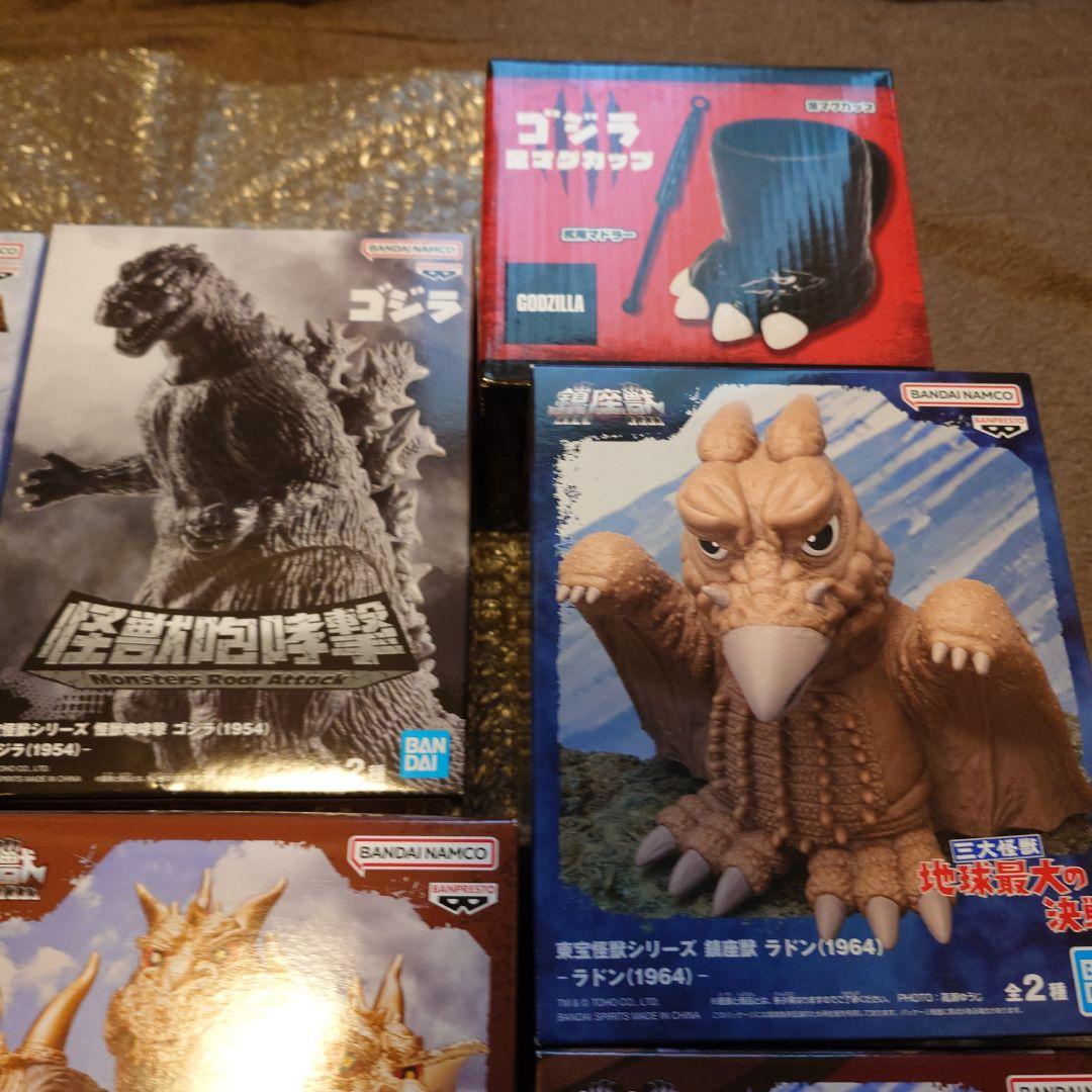 【新品未開封】ゴジラ鎮座獣＆咆哮撃フィギュア 13体セット+ゴジラ足マグカップ