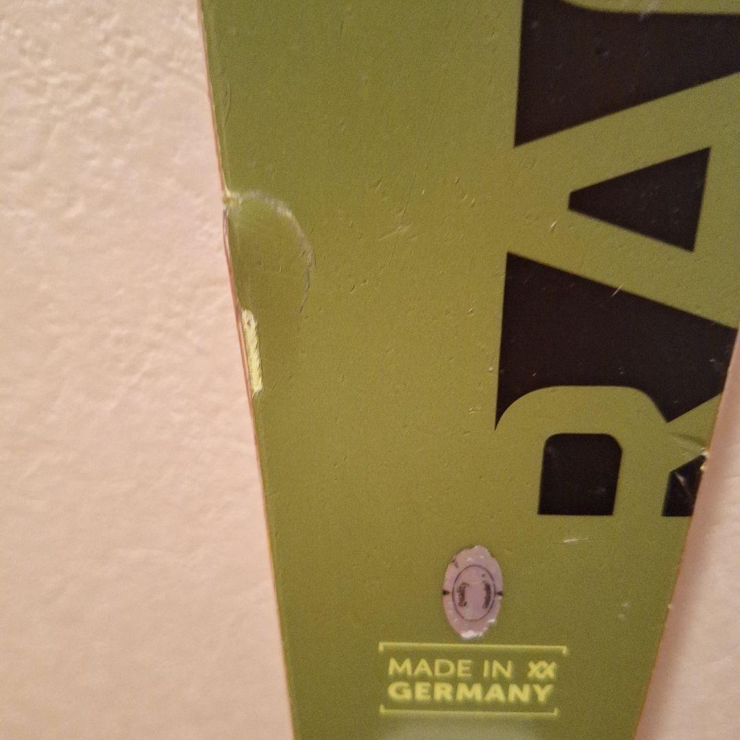 ジュニアスキー板VOLKL 145cm RacetigerSLポール2本