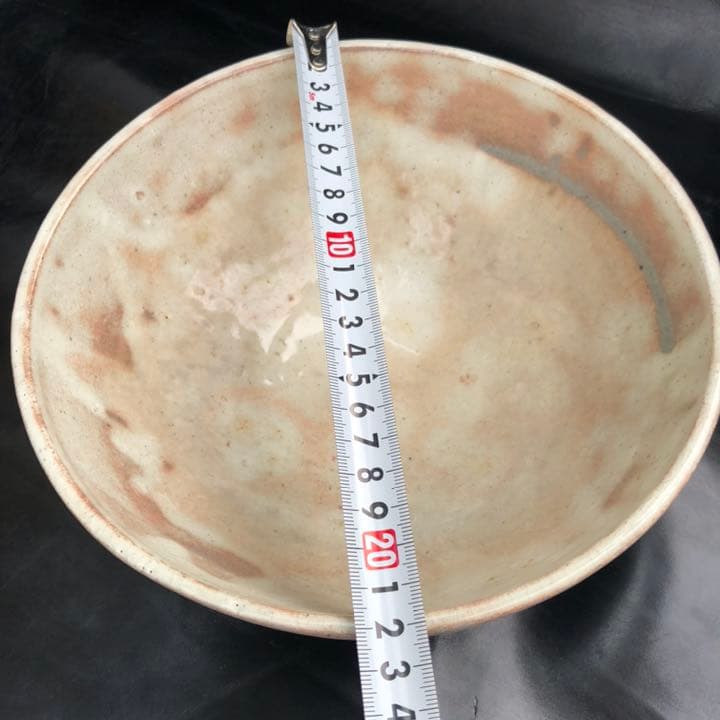 遺品整理◼️蔵から出てきた謎のかなり大きな器、サイズ的に抹茶茶碗では無さそうです。