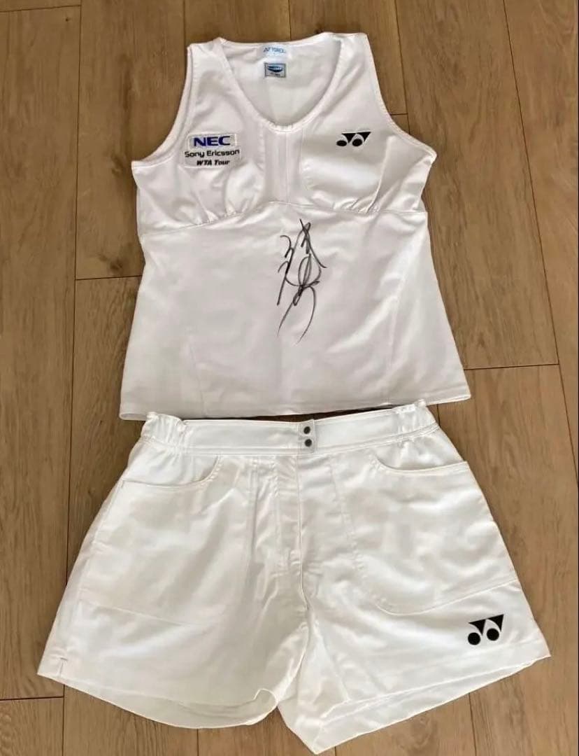 ★浅越しのぶ直筆サイン入YONEX タンクトップ・ショートパンツホワイトＬサイズ